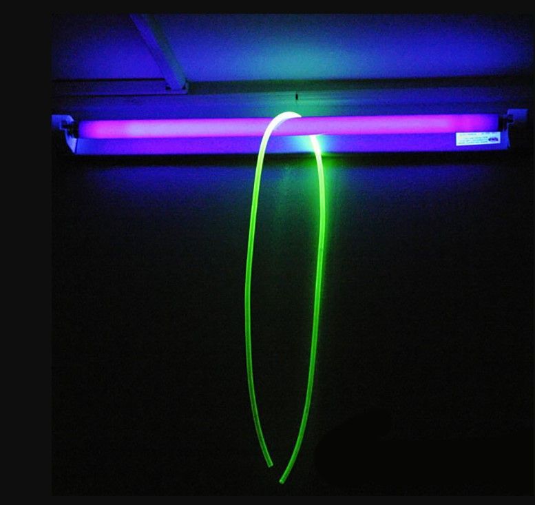 Линейный ультрафиолетовый светильник с лампой