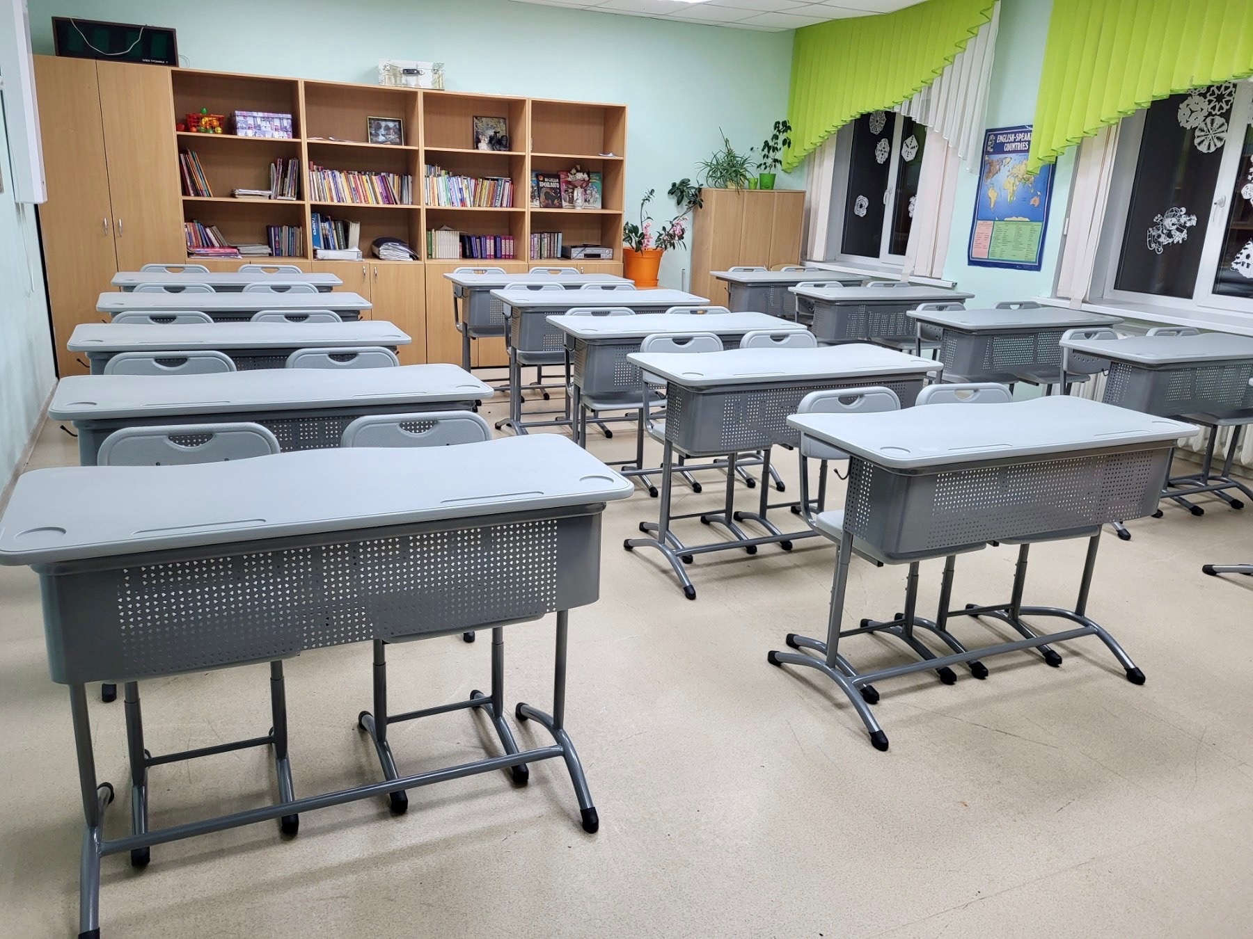 Парты и стулья от "Новации" для современной школы
