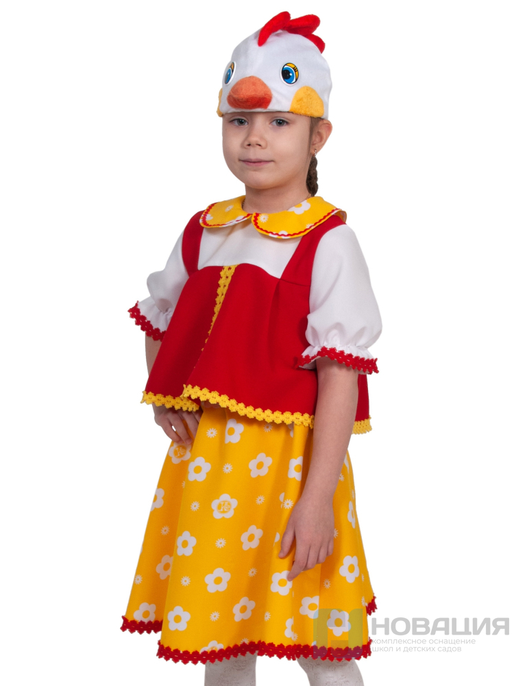 Детский карнавальный костюм девушки ручной работы в офисе швеи на рабочем месте | Премиум Фото