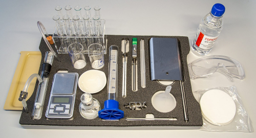 Набор оборудования для выполнения ОГЭ по химии с весами