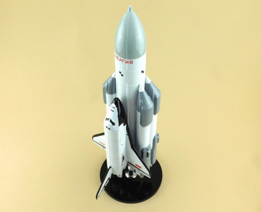 Модель ракеты-носителя Энергия-буран (М1:144)