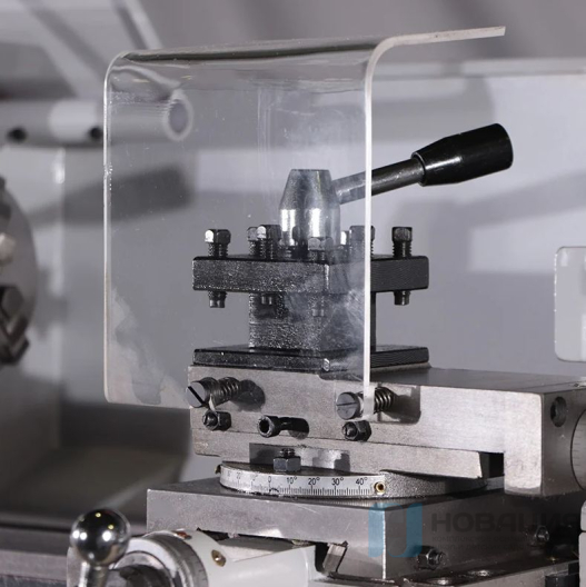 Универсальный токарный станок