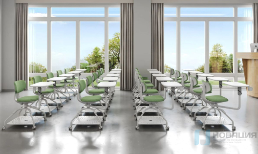 Кресло со столиком (пюпитром) на колесах