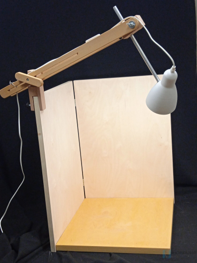 Столик-подставка для натюрмортов