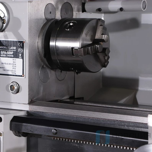 Универсальный токарный станок